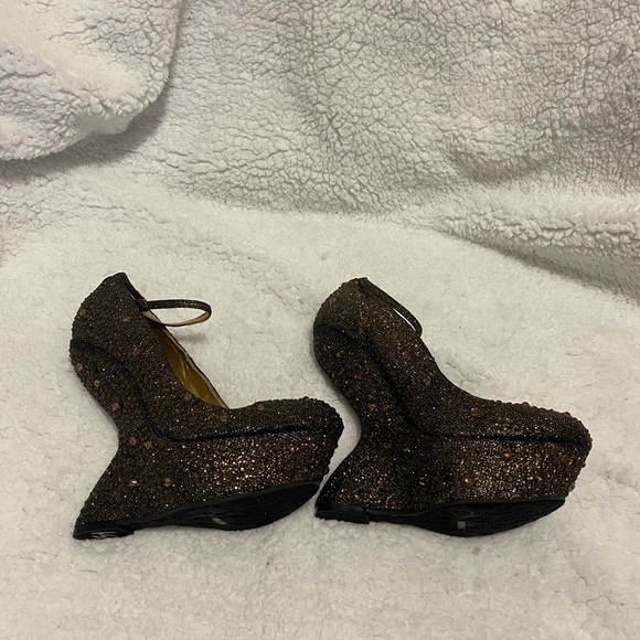 Dollhouse Wedges size 8 - Picture 3 of 4